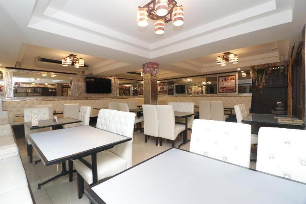 Oyo 253 Kk 11 Boutique Inn Банкок Екстериор снимка